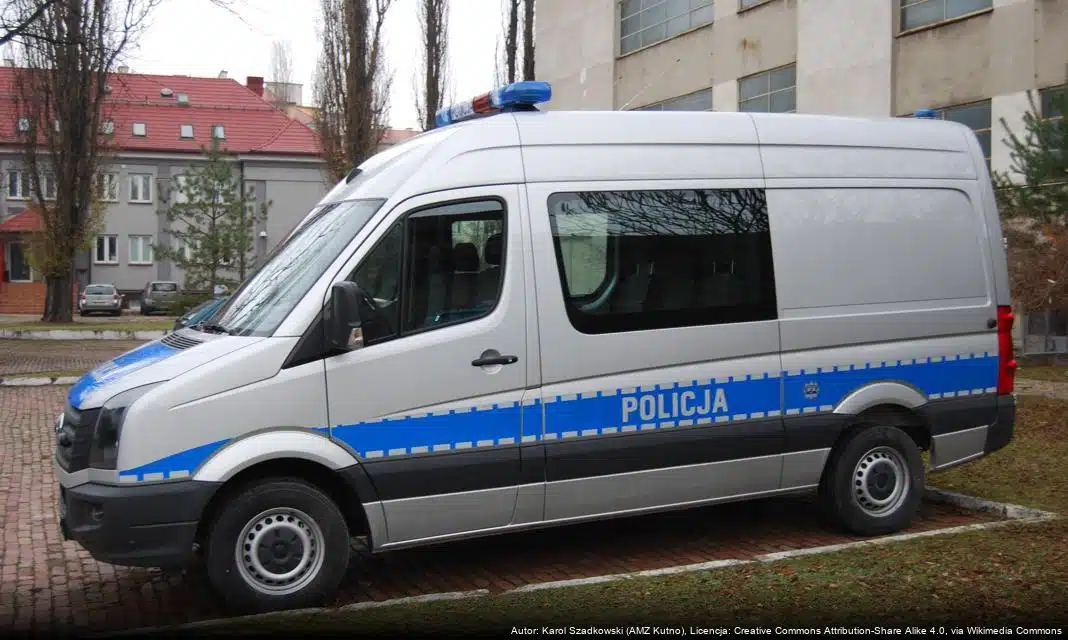 Policjant z Goleniowa uratował błąkającego się psa przy trasie S6